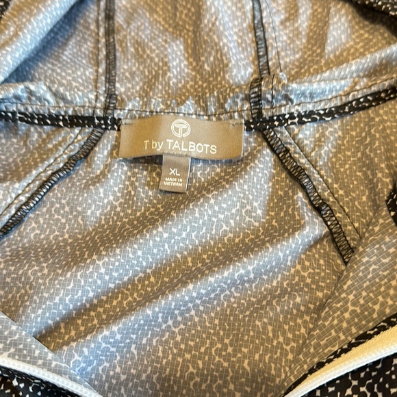 T by Talbots windbreaker with hood. - Picture 4 of 6